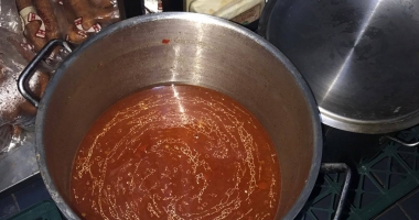 IMAGINI HALUCINANTE! BUCĂTĂRIILE TERASELOR DIN MAMAIA, FOCARE DE MIZERIE: MICI VECHI DE PATRU LUNI, SUC EXPIRAT DE UN AN, RAȚĂ CU PENE ÎN CONGELATOR - 10
