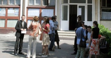 Stire din Social : Bacalaureatul continuă marți cu probele de limbă română, maternă și limbă străină