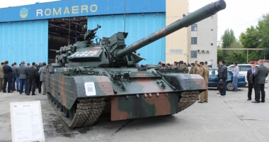 200 de producători din industria militară expun la București