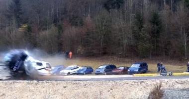 VIDEO ȘOCANT / ȘANSE DE SUPRAVIEȚUIRE ZERO, DUPĂ UN IMPACT FRONTAL LA 200 KM/H
