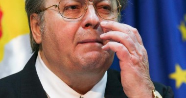Stire din Politică-Administrație : Corneliu Vadim Tudor, revocat din funcția de președinte PRM