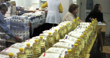 Stire din Politică-Administrație : Peste 1.000 de pachete pentru pensionarii cu venituri mici din Cernavodă