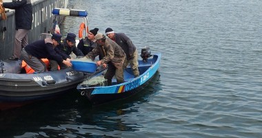 Stire din Eveniment : CAPTURĂ RECORD / Peste 4,5 kilometri de plase interzise, confiscate de Garda de Coastă