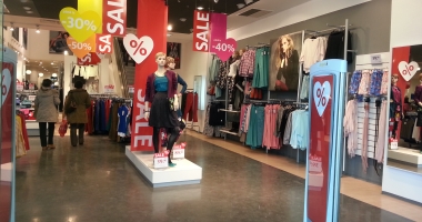 Stire din Social : A început sezonul reducerilor. Sfaturi importante pentru a nu fi păcăliți de comercianți