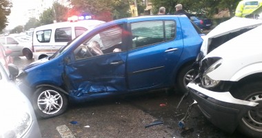 În această dimineață! TREI AUTOTURISME și O DUBIȚĂ, implicate într-un ACCIDENT RUTIER în Constanța. O femeie a fost rănită. GALERIE FOTO - 2
