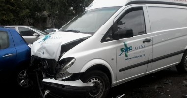 În această dimineață! TREI AUTOTURISME și O DUBIȚĂ, implicate într-un ACCIDENT RUTIER în Constanța. O femeie a fost rănită. GALERIE FOTO - 5