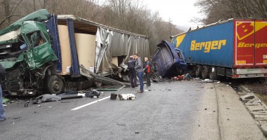 Stire din Eveniment : UPDATE - GROAZNIC ACCIDENT RUTIER. Un constănțean, martor la eveniment - Galerie FOTO