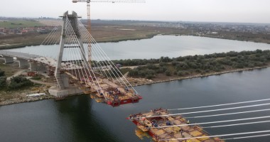 A fost montat tablierul metalic al podului de la km 0+540 al Canalului Dunăre - Marea Neagră - 2