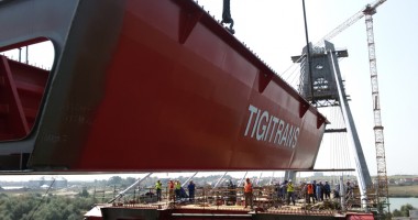 A fost montat tablierul metalic al podului de la km 0+540 al Canalului Dunăre - Marea Neagră - 3
