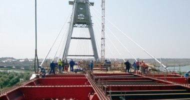 A fost montat tablierul metalic al podului de la km 0+540 al Canalului Dunăre - Marea Neagră - 4