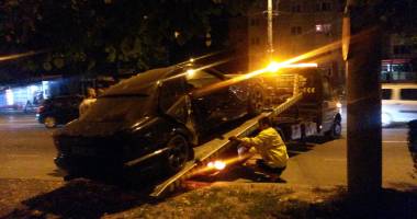 Galerie foto. ACCIDENT GRAV la Dacia. BMW înfipt într-un copac - 9