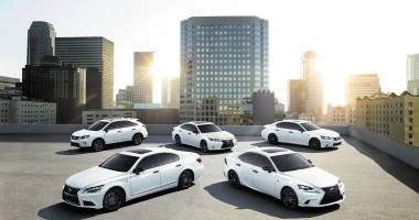 Stire din Actualitate : Rușii cumpără mașini Porsche și SUV-uri Lexus pentru a-și proteja economiile de deprecierea rublei