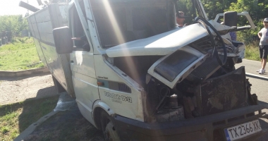 GALERIE FOTO / ACCIDENT RUTIER GRAV la iesirea din Faclia. INTERVINE ELICOPTERUL SMURD - 3