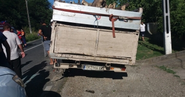 GALERIE FOTO / ACCIDENT RUTIER GRAV la iesirea din Faclia. INTERVINE ELICOPTERUL SMURD - 2
