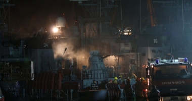 GALERIE FOTO / ALERTĂ în Portul Constanța. O navă militară a luat foc! - 5