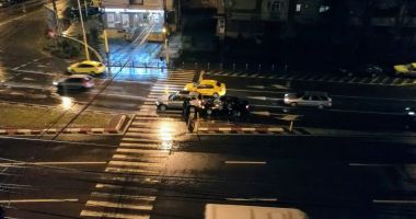 GALERIE FOTO / Gheața nu iartă! Accident în mijlocul Constanței - 2