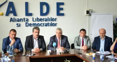 Stire din Politică-Administrație : GALERIE FOTO / Călin Popescu Tăriceanu, în vizită la Constanța