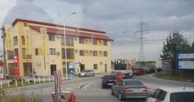 FOTO. COZI INFERNALE! Șoferi, se circulă bară la bară pe noul pod de la Agigea! - 2
