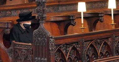 Regina Elisabeta a II-a a stat singură la funeraliile prinţului Philip: