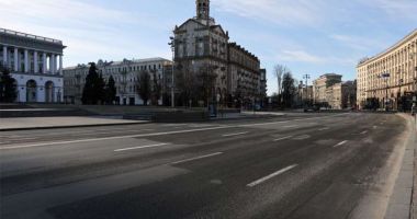 Stire din Actualitate : Conducerea armatei ucrainene anunţă că a frânat avansul trupelor ruse către Kiev