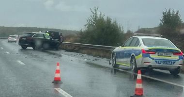 Stire din Eveniment : Accident rutier la ieșire de pe autostrada A4. Intervin cadrele medicale