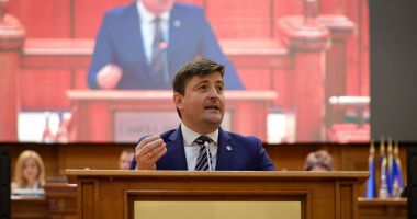 Stire din Politică-Administrație : Scandal cu jigniri în plenul Parlamentului României: „Propagandist infect!”