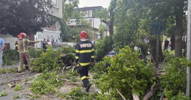 Stire din Eveniment : Bilanțul vremii severe: Pagube în 60 de localități din 14 județe și în București