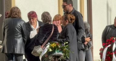 Stire din Actualitate : Doctorița Ștefania Szabo, condusă pe ultimul drum. Momente sfâșietoare înainte de înmormântare