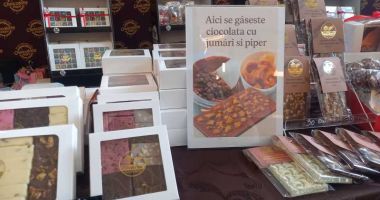 Stire din Actualitate : Ciocolată cu jumări, leuștean și colivă la Festivalul ciocolatei