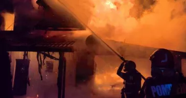 Stire din Eveniment : 100 de canari au murit în urma incendiului care a distrus o casă din localitatea Băiceni