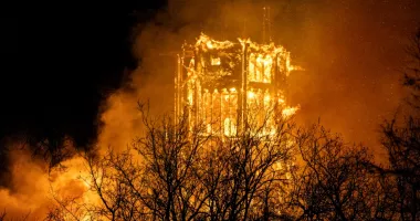 Stire din Actualitate : Haos de Revelion. Violențe fără precedent, doi morți din cauza artificiilor și biserică mistuită de flăcări