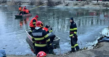 Stire din Eveniment : Alertă! Doi bărbați care se aflau la pescuit au căzut în râu. Unul dintre ei este resuscitat