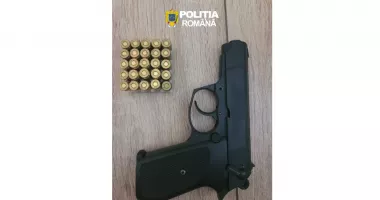 Stire din Eveniment : Controale la deținătorii de arme din Constanța: permise ridicate și dosar penal