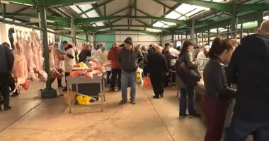 Stire din Social : Forfotă în piețe înainte de Paște. Prețuri mari, cumpărători mai atenți