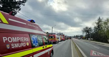 Stire din Eveniment : Accident cu microbuz plin de pasageri. 11 persoane au ajuns la spital