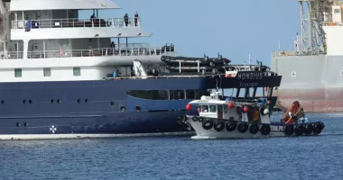 Stire din Actualitate : Pasagerii navei afectate de focarul de hantavirus au început să părăsească vasul