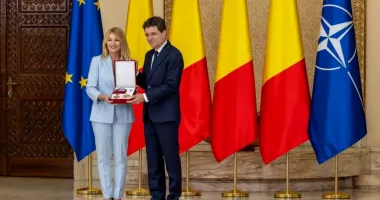 Stire din Sport : Nadia Comăneci, primită cu aplauze la Onești după decorarea de la Cotroceni