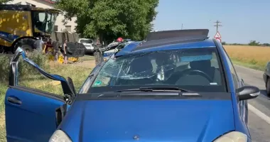 Accident rutier la ieșirea din Cobadin. Un autoturism a intrat într-o combină agricolă