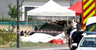 Un avion al unei școli de parașutism s-a prăbușit. Toate cele 11 persoane aflate la bord au murit