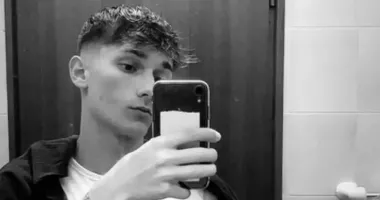 Stire din Actualitate : Român de 20 de ani, mort în Italia după un accident cumplit cu scuterul