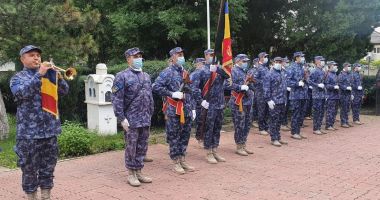 GALERIE FOTO. ONORURI MILITARE pentru veteranul de război care a pus umărul la ridicarea Sălii Sporturilor și Casei Sindicatelor din Constanța - 3