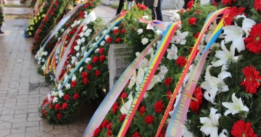 Stire din Eveniment : Tragedie! Primarul unui oraș, găsit împușcat în cap. Poliția suspectează SINUCIDEREA