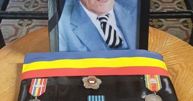 GALERIE FOTO. ONORURI MILITARE pentru veteranul de război care a pus umărul la ridicarea Sălii Sporturilor și Casei Sindicatelor din Constanța - 2