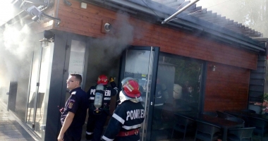 INCENDIU LA O TERASĂ DIN PORTUL TOMIS. Flăcările au izbucnit de la un frigider - 1