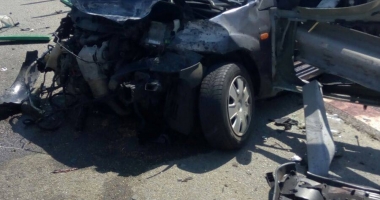ATENȚIE, IMAGINI ȘOCANTE LA CONSTANȚA! SOȚ ȘI SOȚIE, CU PICIOARELE RETEZATE, DUPĂ CE MAȘINA LOR A FOST STRĂPUNSĂ DE PARAPET - 4