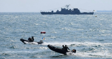 Stire din Eveniment : Adrian Țuțuianu: În numele meu și al Armatei Române adresez cele mai sincere felicitări marinarilor militari și civili