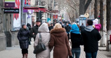 Studiu: 37% dintre români trăiesc de pe o zi pe alta