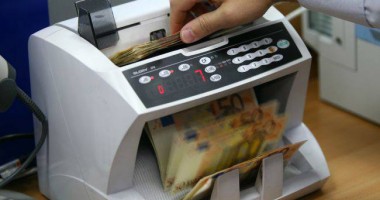 Stire din Economie : 20 de bănci  au avut profit  în 2013