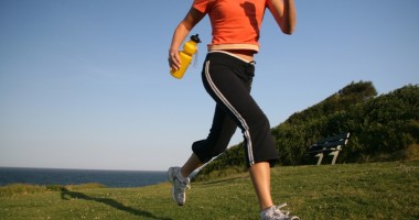 Joggingul în natură, mai eficient decât mersul la sală?