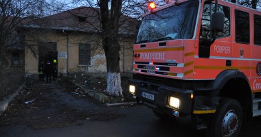 Stire din Eveniment : UPDATE / Incendiu în curtea Spitalului de Boli Infecțioase Constanța. Incendiul a fost pus de hoți, în fosta Secție de Endocrinologie